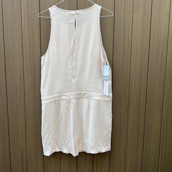 Aritzia Babaton Ozzy Romper size 6 Pockets Back Slit Detail Japanese Fabric NWT - Picture 9 of 16